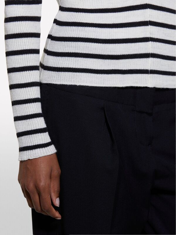 Yün Karışımlı Çizgili Önü Arkası V Yaka Kazak Kadın Siyah Mix Kazak - 324A109ZL4011