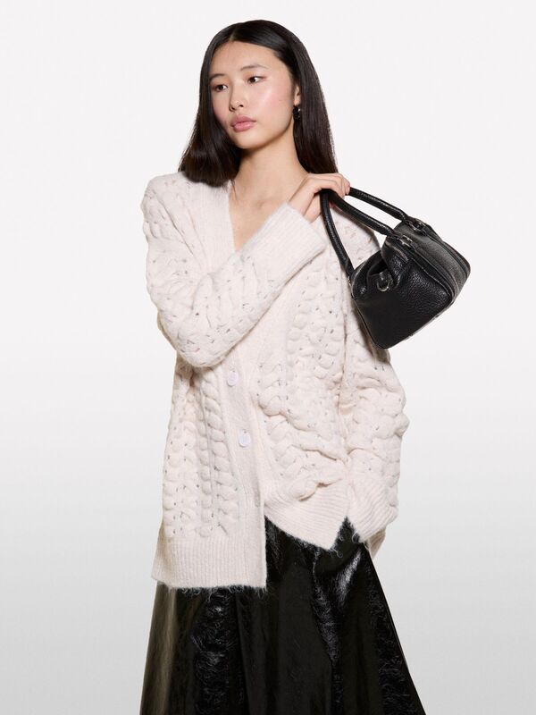 Yün Karışımlı Üç Düğmeli Geniş V Yaka Hırka Kadın Bej Hırka - 324A145YM6027